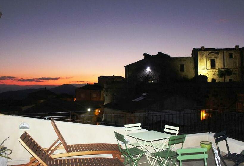 اتاق استاندارد سه نفره, Casa Mazzone
