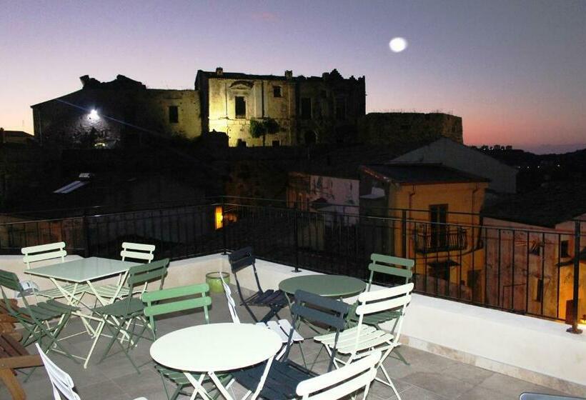 اتاق استاندارد سه نفره, Casa Mazzone