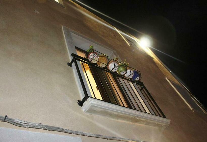 اتاق استاندارد سه نفره, Casa Mazzone