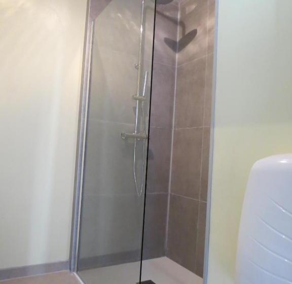 اتاق استاندارد سه تخته با بالکن, Chambre D Hotes Champagne Laval Louis