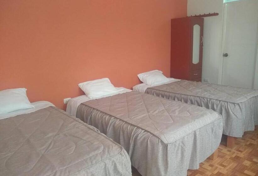 חדר סטנדרט לשלושה, Hospedaje Golden Inn