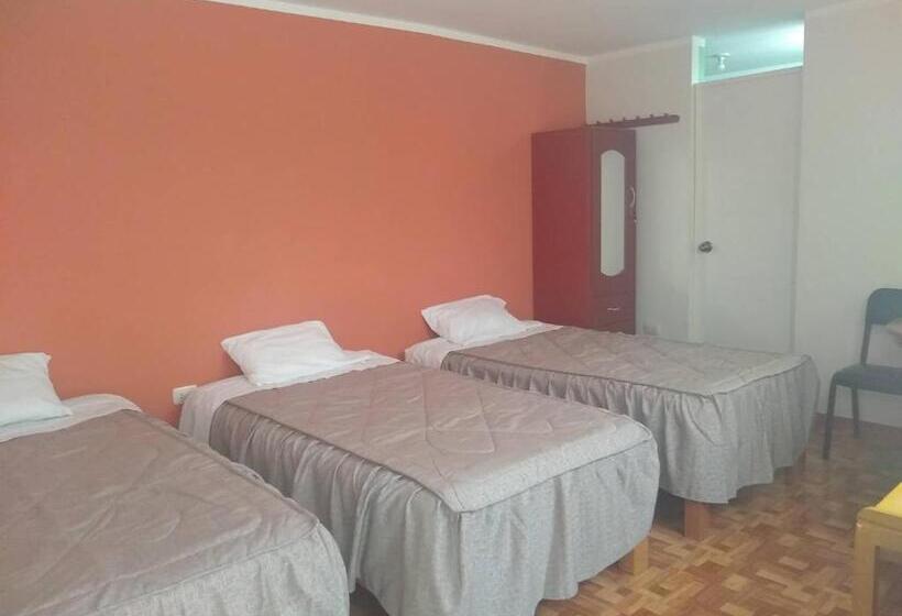 חדר סטנדרט לשלושה, Hospedaje Golden Inn