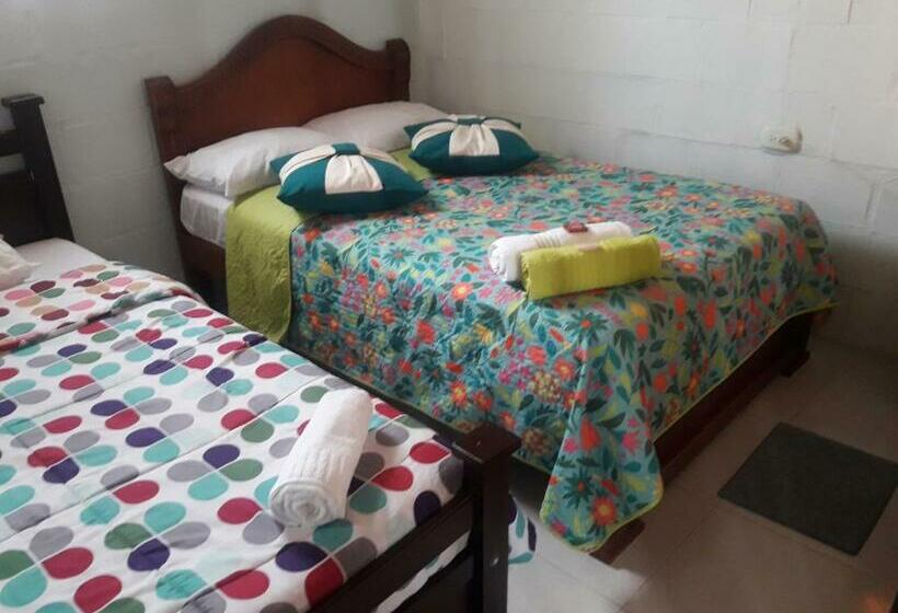 اتاق استاندارد سه نفره, Vivienda Turistica Yerbabuena