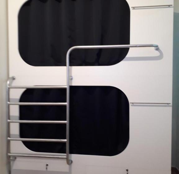 Economy Quadruple Room, California Calca