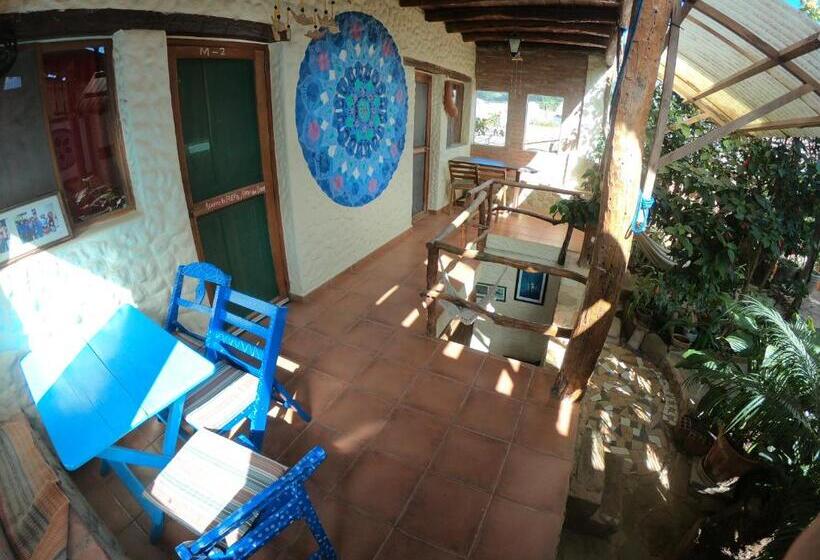 اتاق استاندارد چهارنفره با بالکن, Andoriña Hostal   Bed & Breakfast