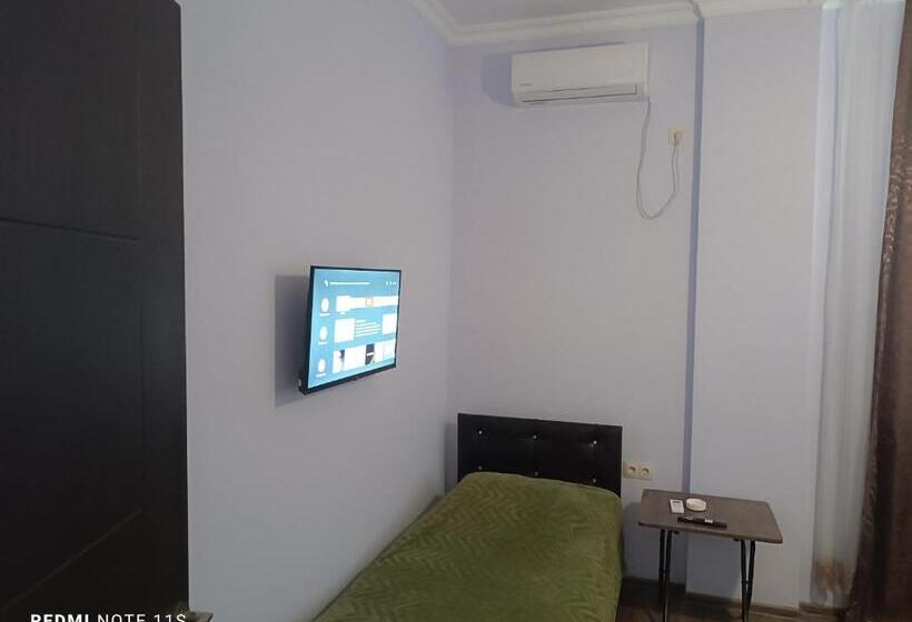 اتاق استاندارد سه نفره, Guest House Irakli