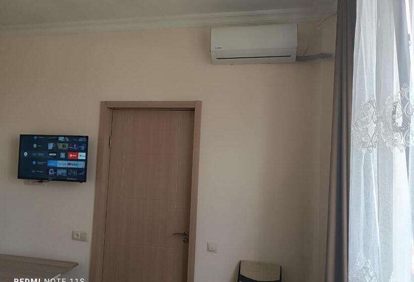اتاق راحتی سه تخته, Guest House Irakli