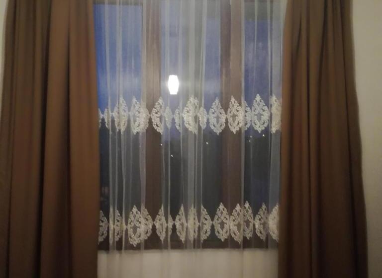اتاق راحتی سه تخته, Guest House Irakli