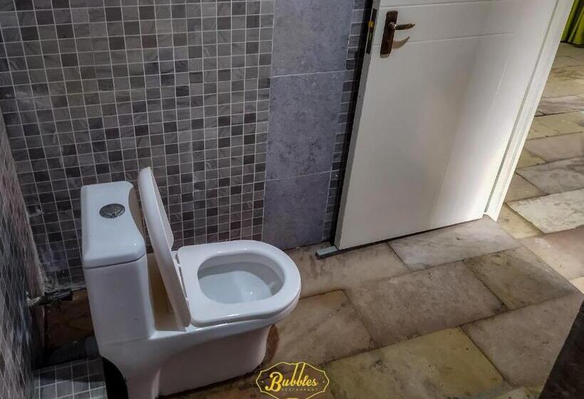 اتاق لوکس با بالکن, Bubbles Hotel Thika