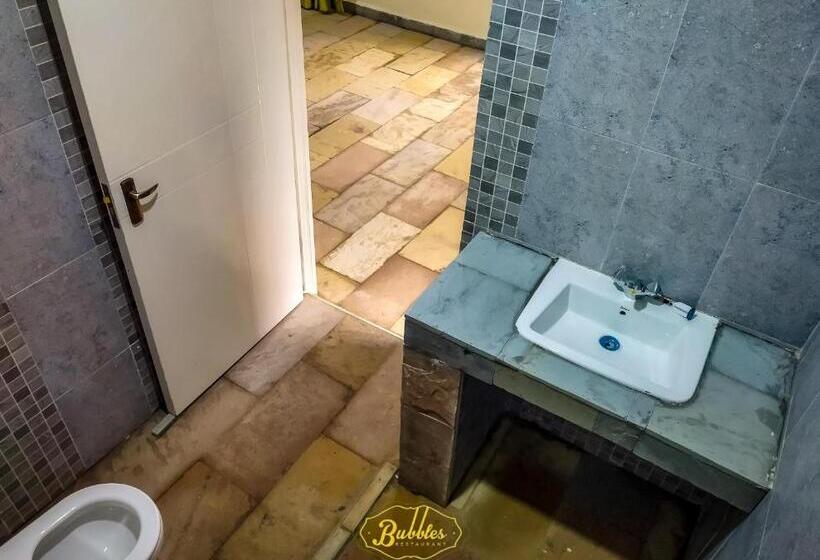 اتاق لوکس با بالکن, Bubbles Hotel Thika