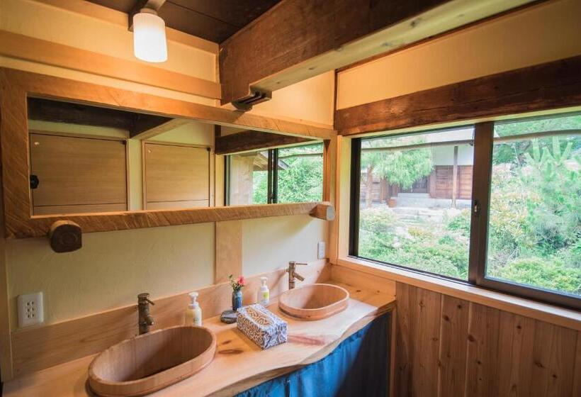 اتاق استاندارد سه تخته با سرویس بهداشتی مشترک, Hostel Yui An