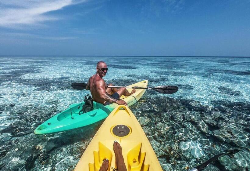 اتاق لوکس با بالکن و چشم‌انداز دریا, Ocean Beach Maldives