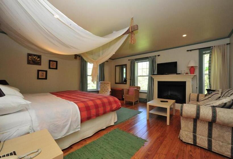 سوئیت با تخت بزرگ, Little Shemogue Inn