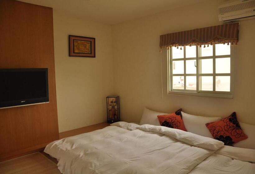 اتاق خانوادگی, Lk Breakfast And Beds