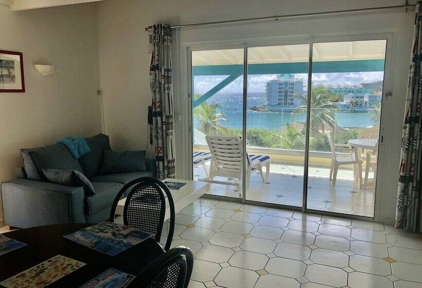 2 Bedroom Deluxe Apartment Sea View, Colombus Résidence