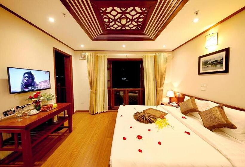 اتاق خانوادگی تودرتو, Hanoi Nostalgia Hotel & Spa