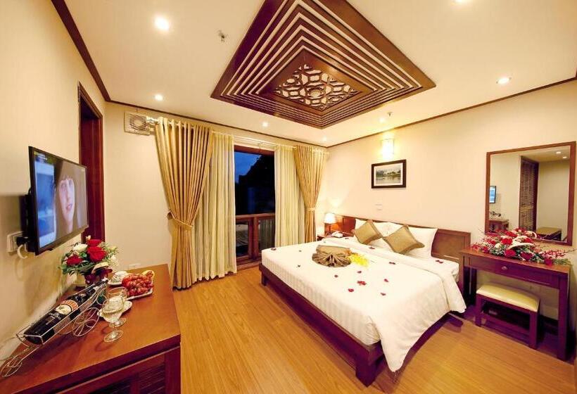 اتاق خانوادگی تودرتو, Hanoi Nostalgia Hotel & Spa