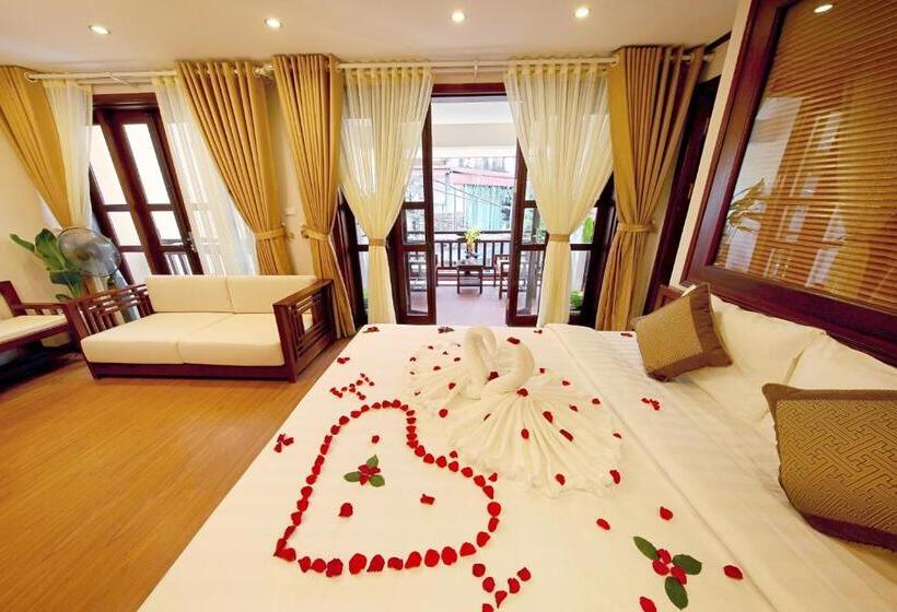 سوئیت با بالکن, Hanoi Nostalgia Hotel & Spa