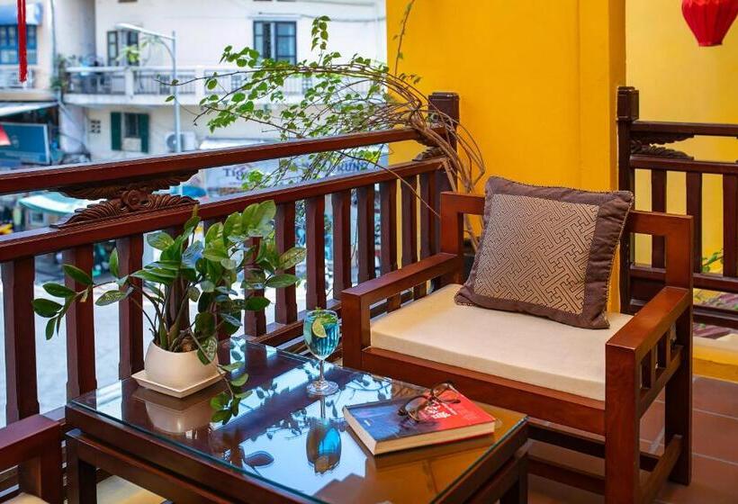 سوئیت با بالکن, Hanoi Nostalgia Hotel & Spa