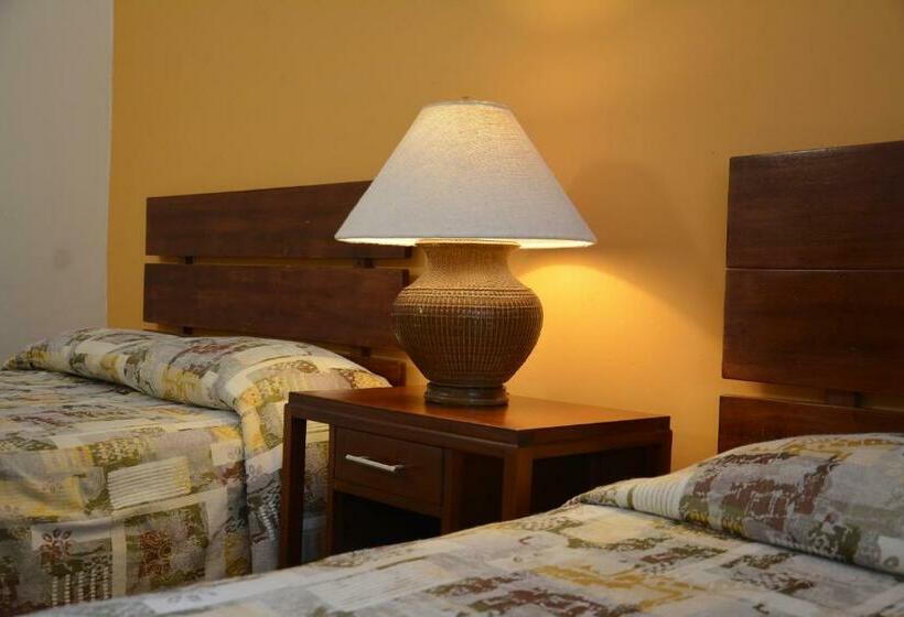 Habitación Estándar 2 Camas Matrimonio, Lourdes Hotel Campestre