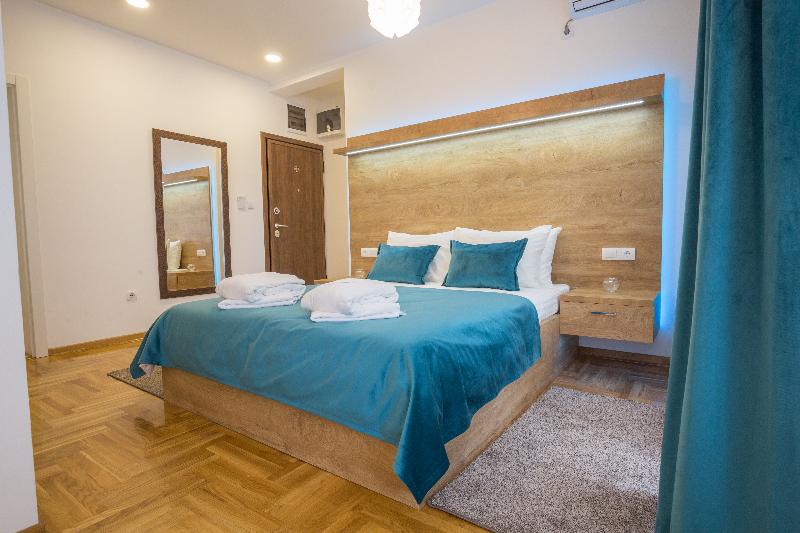 استودیوی استاندارد, Thomas Residence