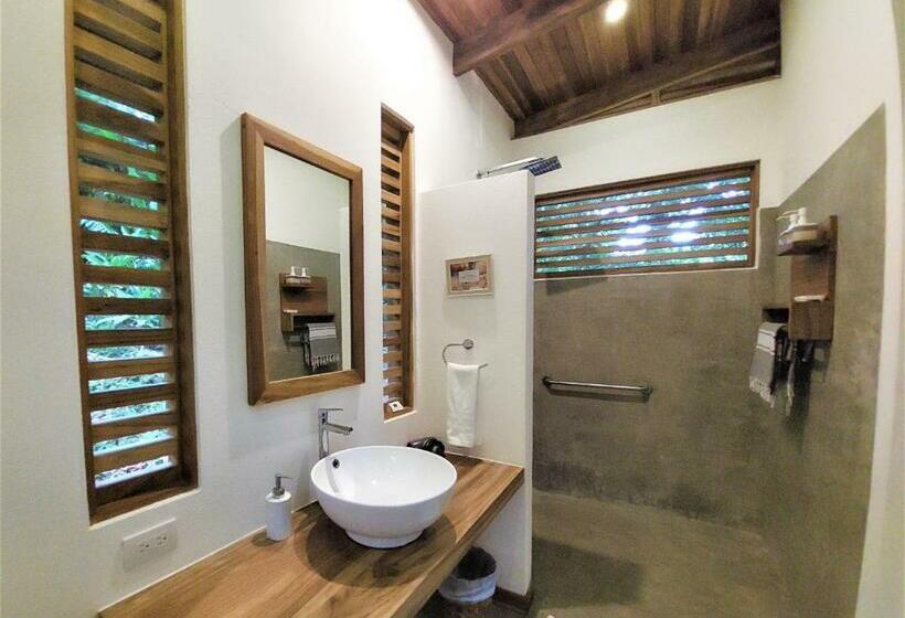 بانگلوی استاندارد, Satta Lodge - Adults Only