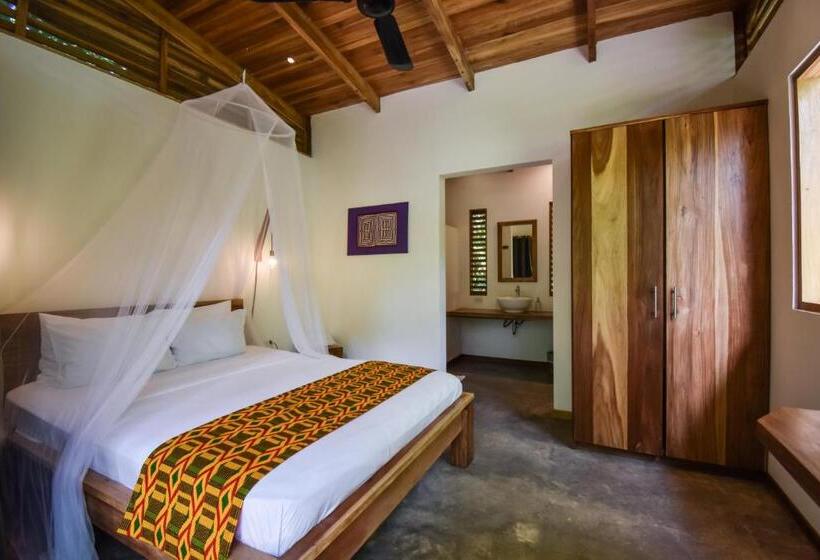 بانگلوی استاندارد, Satta Lodge - Adults Only