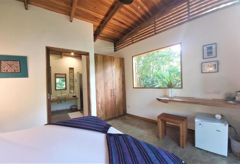 بانگلوی استاندارد, Satta Lodge - Adults Only