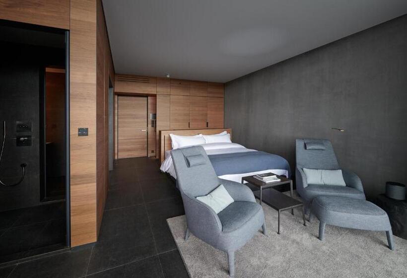 سوئیت جونیور با چشم‌انداز, The Retreat At Blue Lagoon Iceland