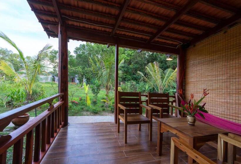 اتاق سوپریور سه تخته, Island Lodge Phu Quoc