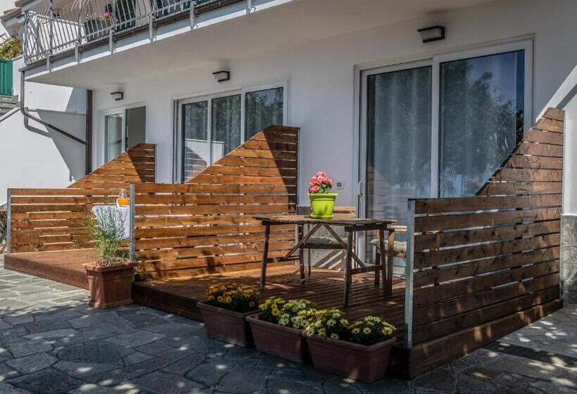 سوییت با چشم‌انداز دریا, Agrilea