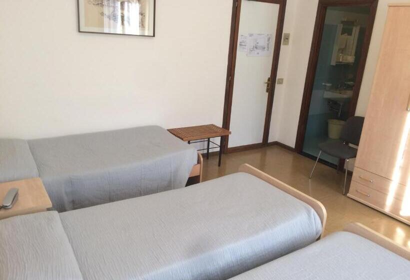 اتاق استاندارد سه نفره, Casa Per Ferie Al Centro