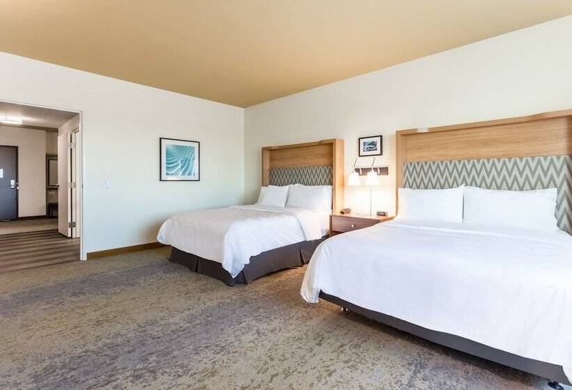 سوئیت برای معلولان, Holiday Inn  And Suites Cedar Falls  Conference Ctr
