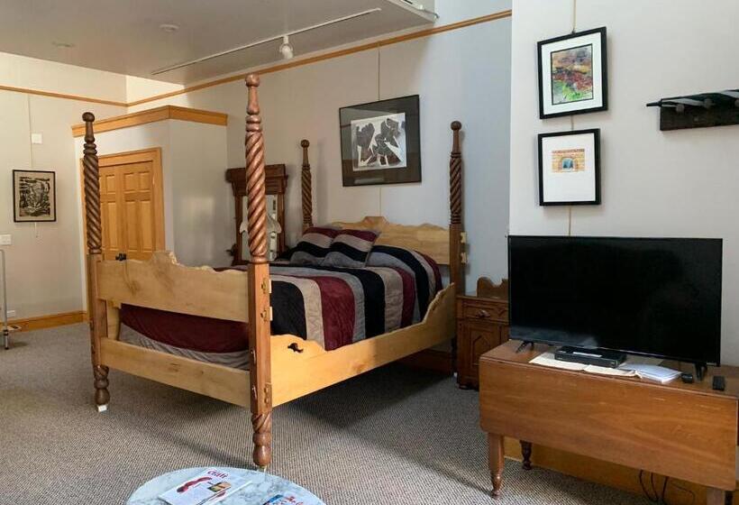 标准工作室, Abe's Spring Street Guest House