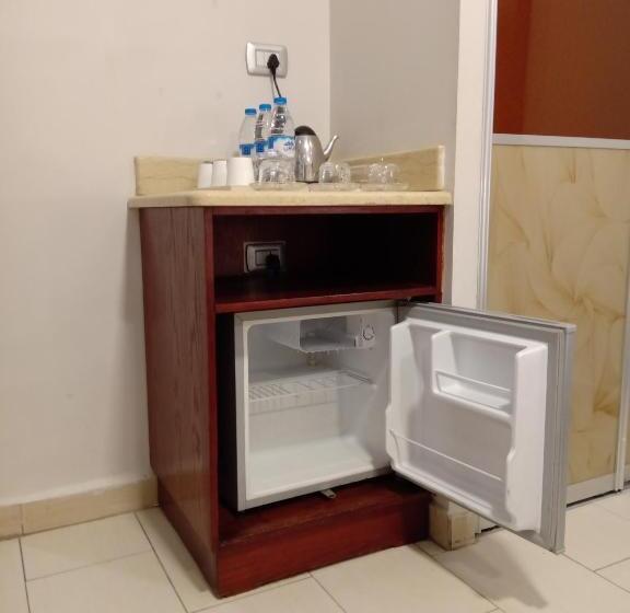 اتاق استاندارد سه نفره, Seven7days