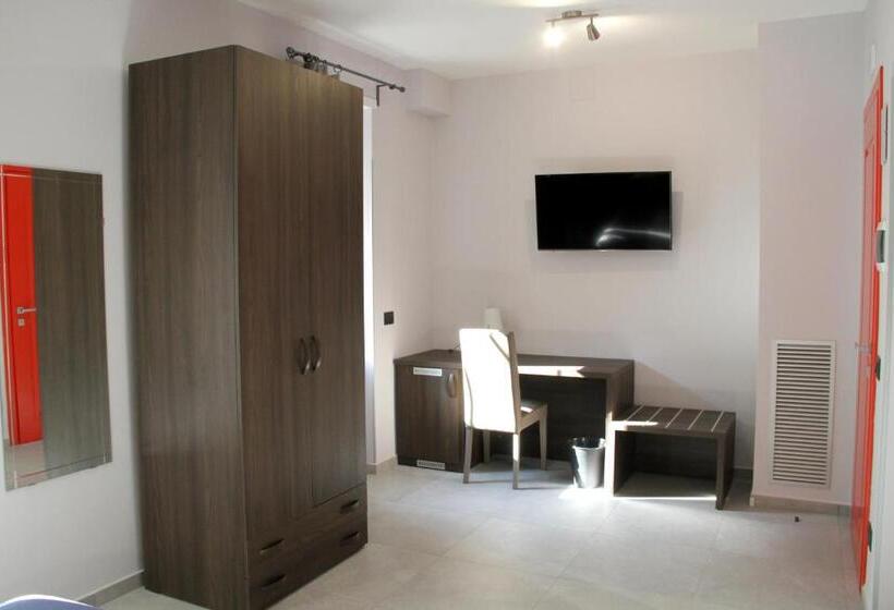 اتاق استاندارد با تخت بزرگ, Easyroom Frosinone   Casello Autostradale