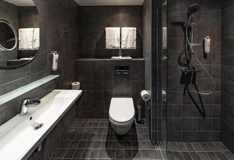 اتاق استاندارد سه نفره, Ibis Tallinn Center
