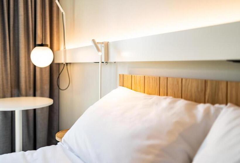 اتاق استاندارد سه نفره, Ibis Tallinn Center