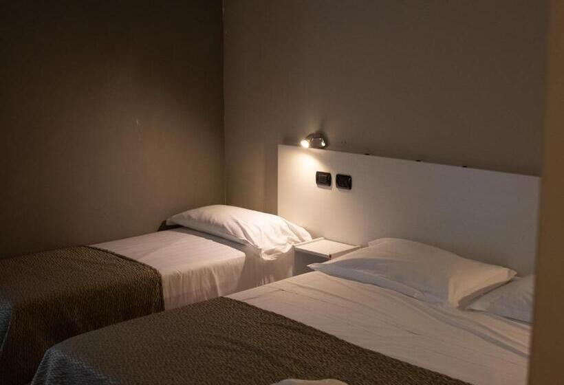 اتاق استاندارد سه نفره, Master Hotel Reggio Emilia