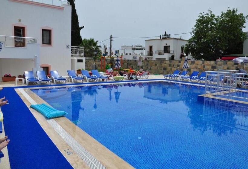 اتاق استاندارد چهار تخته, Water Garden Apart Otel