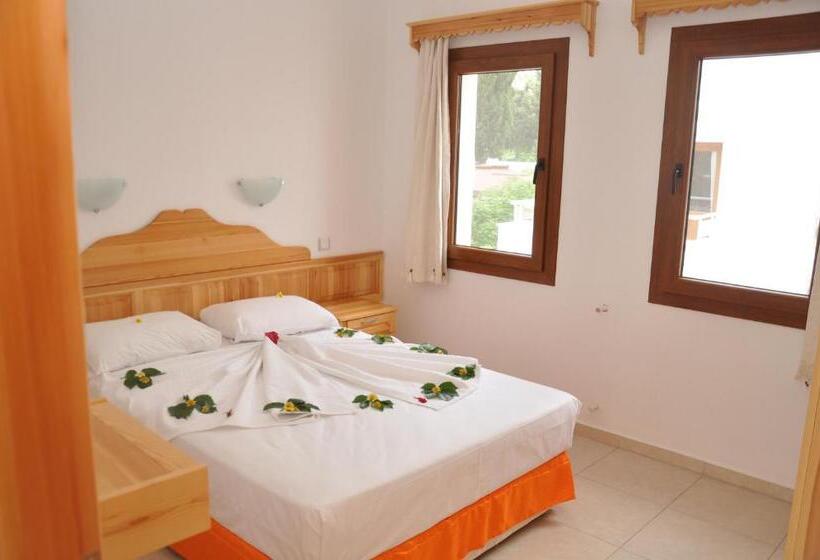 آپارتمان 1 خوابه با چشم‌انداز استخر, Water Garden Apart Otel