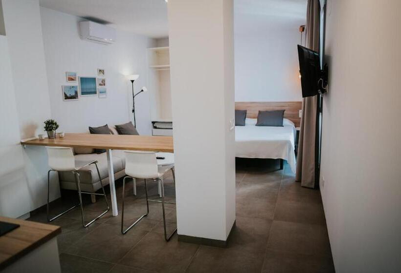 스탠다드 스튜디오, Apartamentos Zhr