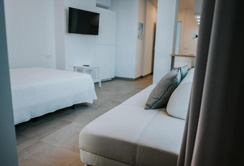 스탠다드 스튜디오, Apartamentos Zhr