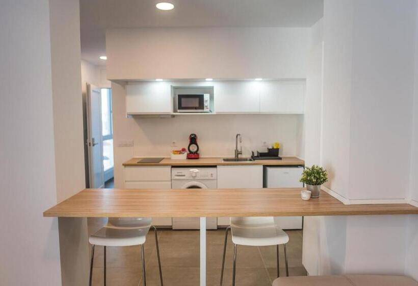 스탠다드 스튜디오, Apartamentos Zhr