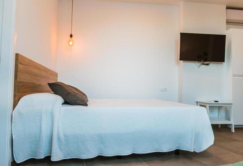 스탠다드 스튜디오, Apartamentos Zhr