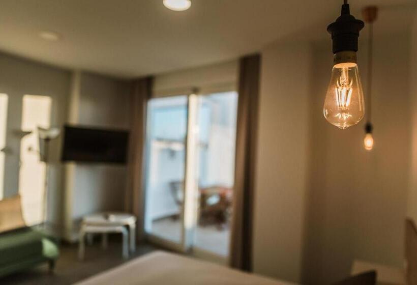스탠다드 스튜디오 (테라스구비), Apartamentos Zhr