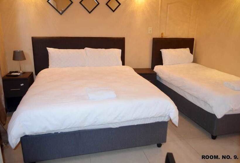 اتاق استاندارد سه نفره, St@y 1 Bnb