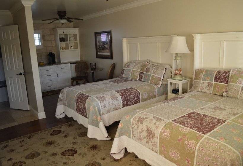 اتاق لوکس, Beachcomber Inn