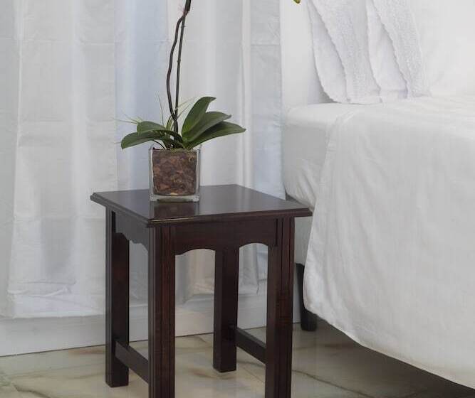 اتاق سوپریور با تخت بزرگ, Pulse Rooms At Trafalgar