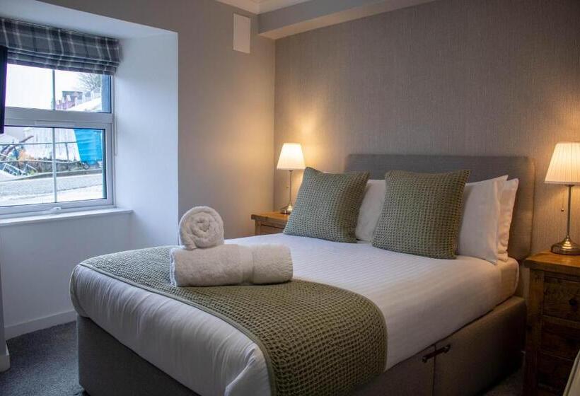 اتاق اساندارد با چشم‌انداز جانبی به دریا, The Rosedale Hotel & Restaurant